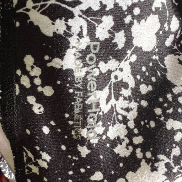 💖 FABLETICS - Powerhold Black & White Leggings - Size XL - Picture 2 of 4